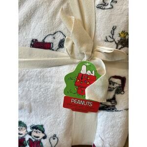Snoopy Peanuts Gang Carolers Soft Throw Blanket NEW Peanuts